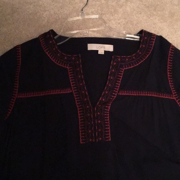 Loft blouse. Navy with pink detailing. - Picture 2 of 3